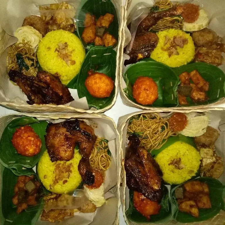 Nasi Kuning lengkap