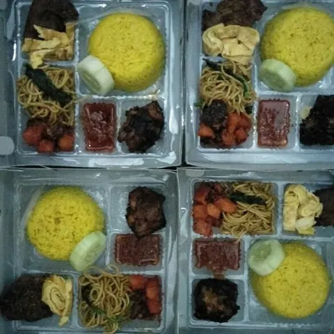 Nasi Kuning lengkap
