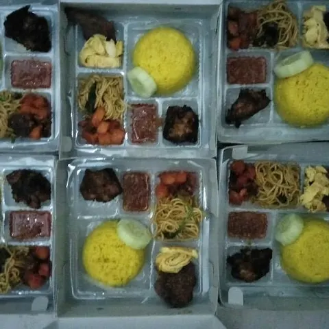 Nasi Kuning lengkap